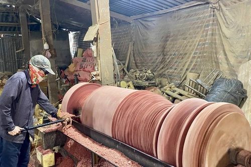 Làng mộc truyền thống 400 năm tuổi vào mùa sản xuất hàng Tết