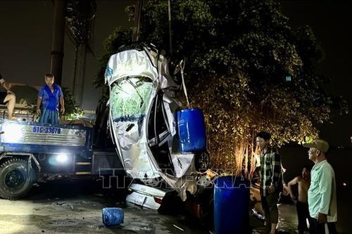 Tìm thấy nạn nhân vụ xe ô tô rơi xuống sông Đồng Nai