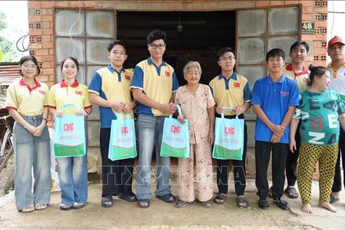 Chăm lo Tết cho người nghèo khu vực biên giới Tây Ninh