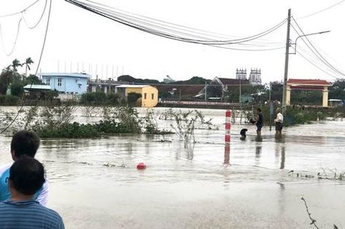 Bình Định: 2 học sinh lớp 6 tử vong vì bị lũ cuốn trôi
