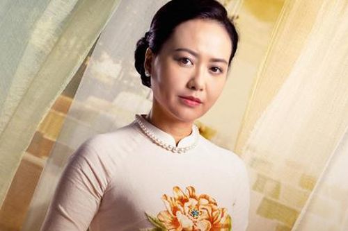 Diễn viên Hồng Ánh gặp vấn đề sức khỏe, phải hủy lịch trình