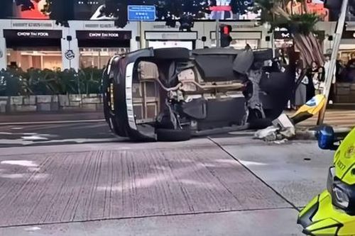 Nữ diễn viên gặp tai nạn lật ngược ô tô, đưa đi cấp cứu gấp