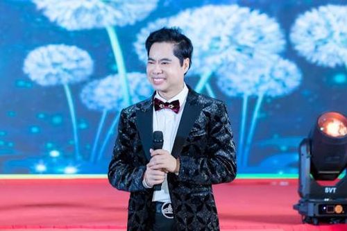 Danh ca Ngọc Sơn rơi nước mắt, nói về lí do chưa kết hôn