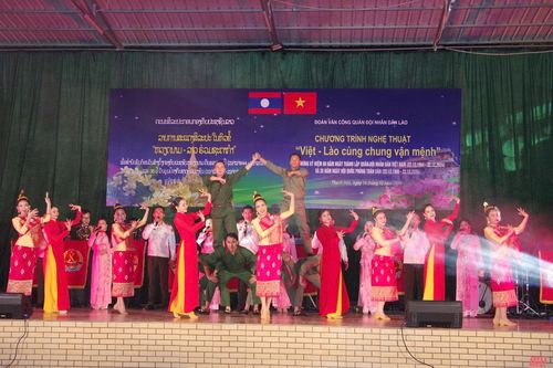 Giao lưu nghệ thuật 'Việt - Lào cùng chung vận mệnh'