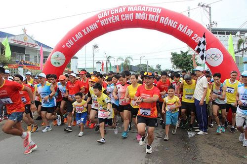 Hơn 400 vận động viên tham gia Giải chạy Marathon Cù Lao Xanh