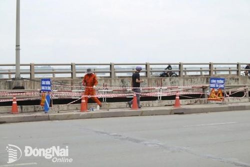Đã che chắn khu vực lan can gãy trên cầu Đồng Nai sau vụ xe ô tô lao xuống sông
