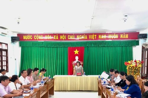 Nhiều địa phương gặp khó trong cấp giấy chứng nhận quyền sử dụng đất cho hộ nghèo