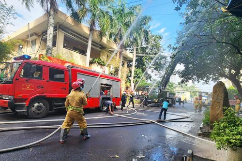 Gần 90 người tham gia thực tập phương án chữa cháy tại Bệnh viện Đa khoa tỉnh Khánh Hòa