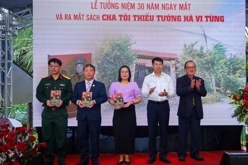 Ra mắt sách 'Cha tôi - Thiếu tướng Hà Vi Tùng'
