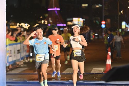 Nha Trang night run - Chạy trong cảm xúc