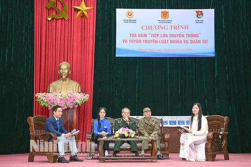 Yên Khánh: Tọa đàm 'Tiếp lửa truyền thống' và tuyên truyền Luật Nghĩa vụ quân sự
