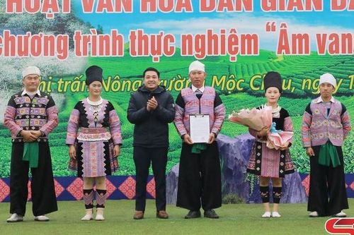 Ra mắt Câu lạc bộ sinh hoạt văn hóa dân gian dân tộc Mông