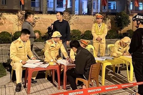 Tổ 238 tuần tra đêm, ngăn chặn nạn đua xe, tụ tập gây rối