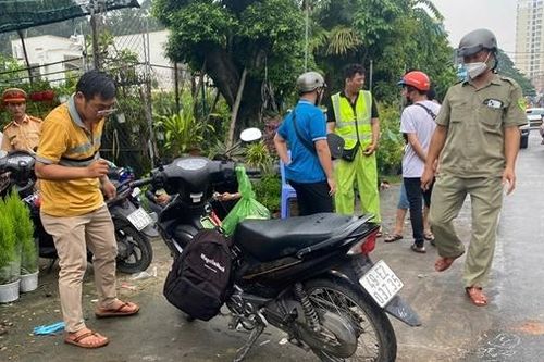 Nam sinh viên tử vong sau va chạm trên đường trơn trượt