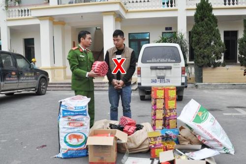 Bắt 'chuyên gia' sản xuất pháo lậu, thu giữ gần 2 tạ pháo