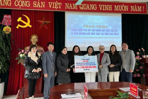 Tổ chức OneSky tại Việt Nam trao quà hỗ trợ khẩn cấp cho trẻ em bị ảnh hưởng bão Yagi tại tỉnh