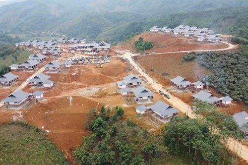 Người dân Làng Nủ nhận nhà mới
