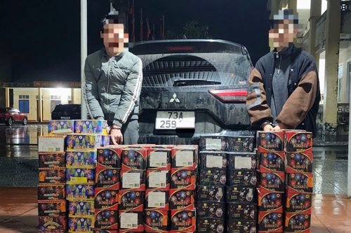 Công an Quảng Trị xuyên đêm bắt ba kẻ vận chuyển ma túy, pháo lậu