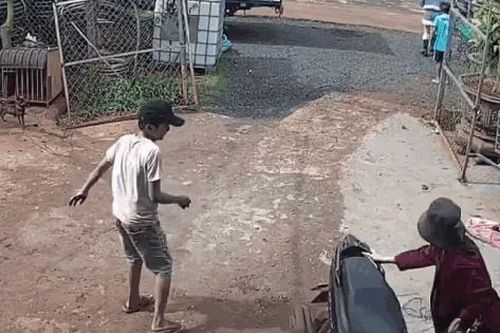 Pháo tự chế phát nổ khiến 3 cháu nhỏ bị thương, gào khóc nhờ người giúp đỡ