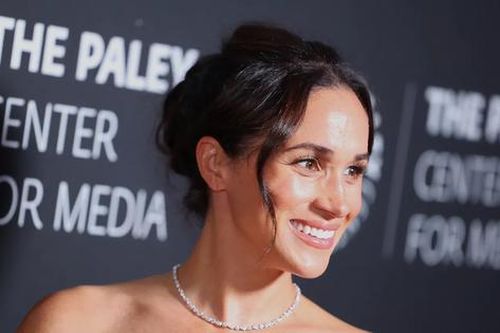 Meghan Markle không đeo hoa tai thôi cũng tạo nên trào lưu đeo trang sức mới