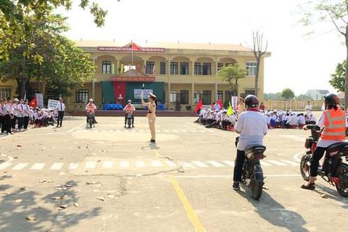 Từ 2025, học sinh được học kỹ năng lái xe gắn máy an toàn tại trường