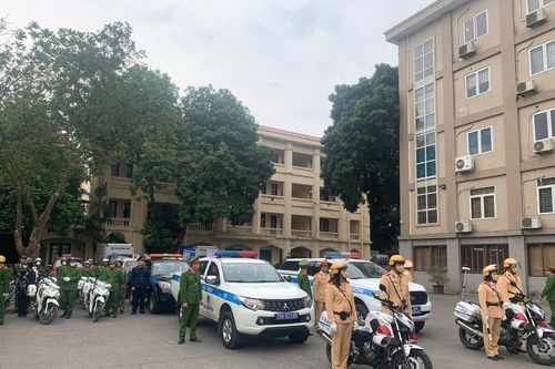 Công an huyện Sóc Sơn ra quân đảm bảo trật tự, an toàn giao thông trong dịp Tết
