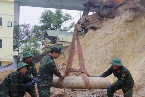 Quảng Ninh: Phát hiện quả bom hơn 200kg khi đào móng xây nhà