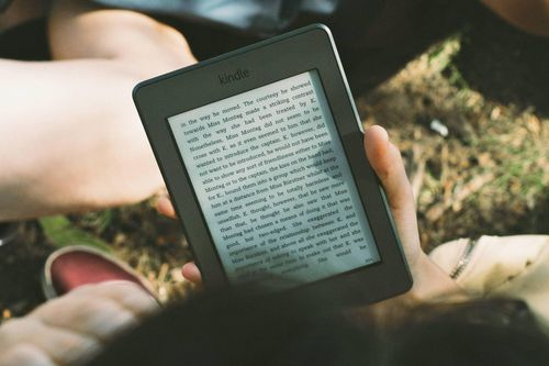 Sách điện tử có phải là kẻ thù của sách giấy?