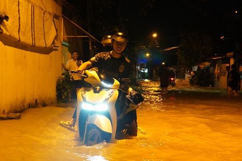 Nha Trang nhiều khu vực ngập nặng trong đêm