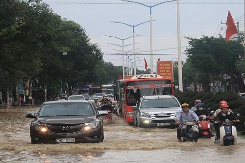 Một số xã phía tây Nha Trang bị ngập, nước rút chậm
