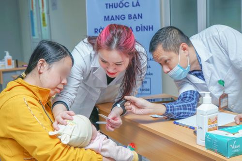 Phẫu thuật miễn phí cho hàng trăm em nhỏ bị dị tật khe hở môi, vòm miệng