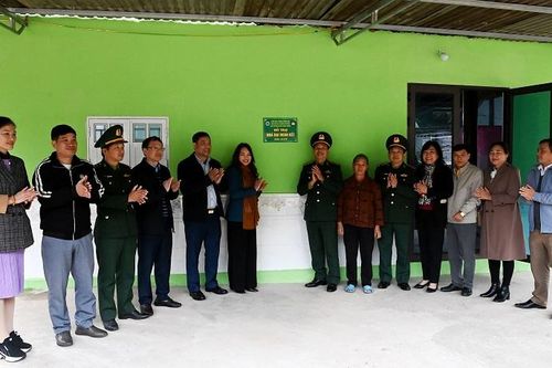 Nghệ An: Khánh thành và trao 25 nhà đại đoàn kết cho hộ nghèo tại huyện Tương Dương
