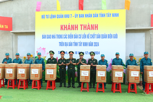 Quân khu 7 phối hợp khánh thành, bàn giao 30 căn nhà tại các điểm dân cư biên giới Tây Ninh