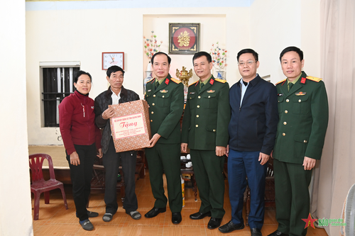 Bộ CHQS tỉnh Quảng Ninh: Thăm, tặng quà gia đình cựu chiến binh có hoàn cảnh khó khăn