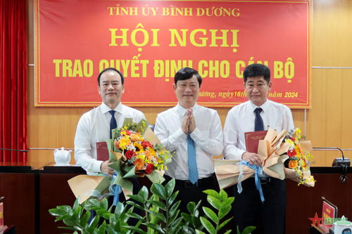 Tỉnh ủy Bình Dương trao các quyết định về cán bộ chủ chốt