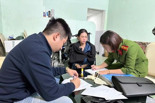 Cặp vợ chồng trẻ chuyên bán ma túy lúc rạng sáng