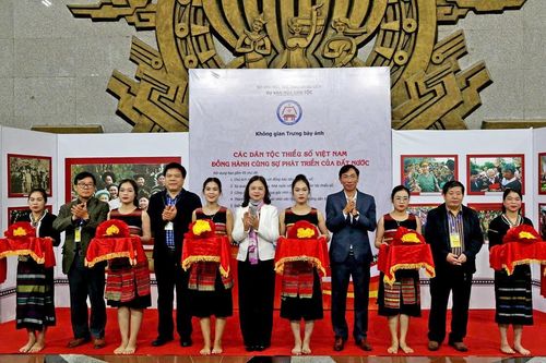 Sắc màu hội tụ tại đất thiêng