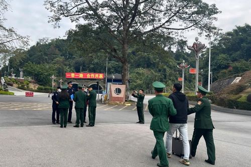 Công an Quảng Nam trục xuất đối tượng người Trung Quốc nhập cảnh trái phép