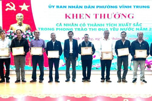 Khen thưởng nhiều tập thể, cá nhân trong phong trào thi đua yêu nước và phong trào toàn dân BVANTQ