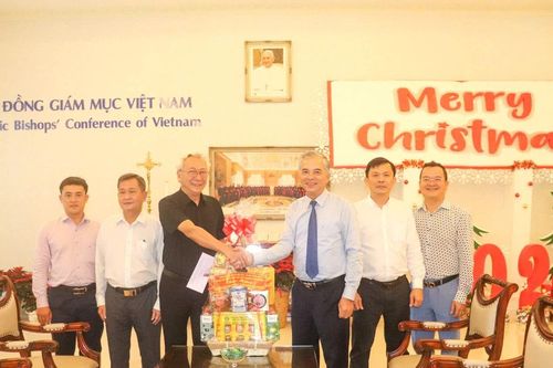 Lãnh đạo TPHCM thăm, chúc mừng Giám mục chính tòa Giáo phận Bà Rịa