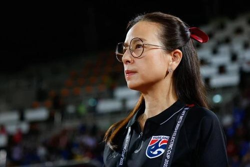 Madam Pang bảo vệ HLV Masatada Ishii trước làn sóng chỉ trích