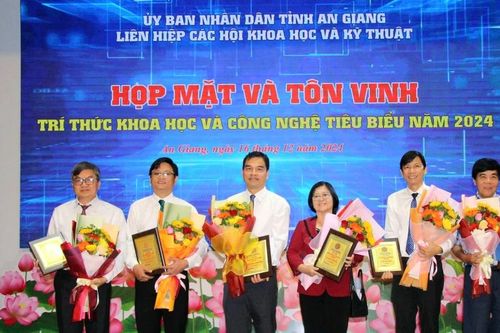 An Giang tôn vinh 17 trí thức khoa học và công nghệ tiêu biểu năm 2024