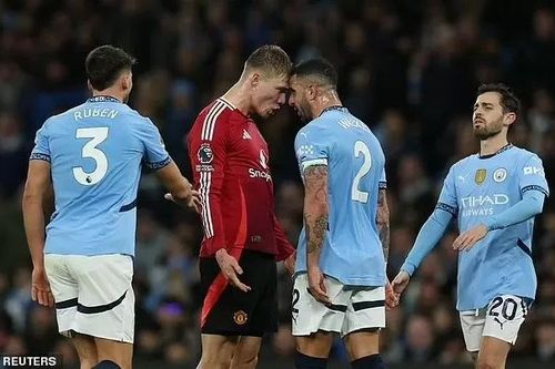 Hậu derby Manchester, Rasmus Hojlund chế giễu Kyle Walker đóng kịch