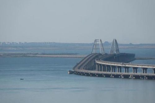 Dầu tràn vào eo biển Kerch sau khi tàu chở dầu của Nga vỡ tan trong cơn bão