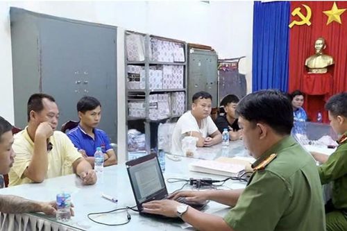 Phá đường dây chế tạo, mua bán, tàng trữ vũ khí quân dụng tại An Giang: Khởi tố 29 đối tượng