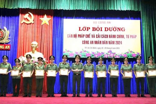 Việt Nam: Bước đầu hình thành đội ngũ đảm nhiệm nhiệm vụ 'luật sư Nhà nước'