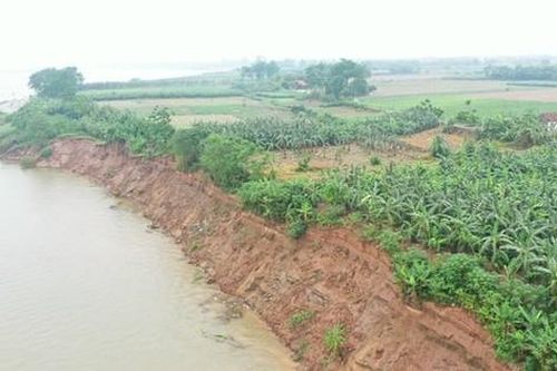 Hà Nội công bố tình huống khẩn cấp sạt lở đê tại Ba Vì