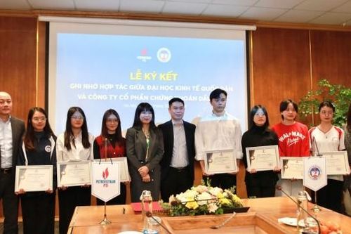 PSI ký ghi nhớ hợp tác và trao học bổng 'Thắp sáng niềm tin' cho sinh viên Đại học Kinh tế Quốc dân