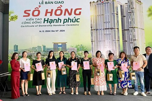 Cư dân Happy One Central hào hứng nhận sổ hồng trước thềm năm mới