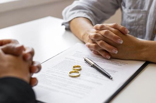 Bí mật đằng sau vụ cặp đôi kết hôn rồi ly hôn 12 lần trong 43 năm